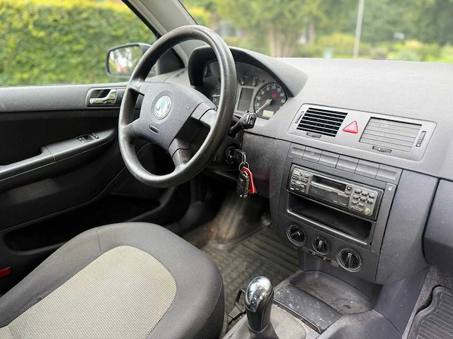 Skoda - 2004 - fabia combi - 1.4-16v choice - 40-pl-sx - afbeelding 2 van  10