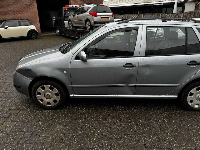 Skoda - 2004 - fabia combi - 1.4-16v tour de fr. - 86-pp-xr - afbeelding 8 van  10