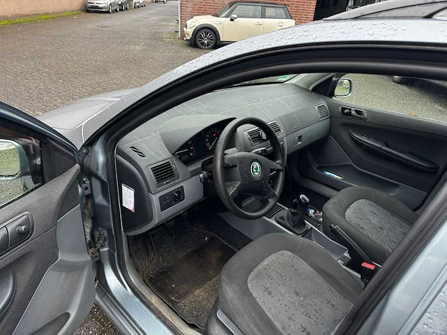 Skoda - 2004 - fabia combi - 1.4-16v tour de fr. - 86-pp-xr - afbeelding 9 van  10