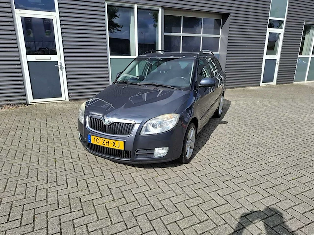 Skoda - 2008 - fabia combi - 1.6-16v sport - 10-zh-xj - afbeelding 1 van  12