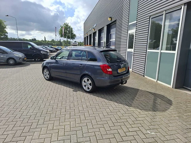 Skoda - 2008 - fabia combi - 1.6-16v sport - 10-zh-xj - afbeelding 9 van  12