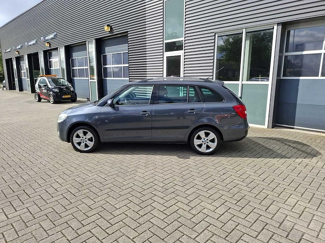 Skoda - 2008 - fabia combi - 1.6-16v sport - 10-zh-xj - afbeelding 10 van  12