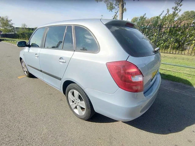 Skoda - 2010 - fabia combi - 1.2 tdi greenline - 02-nhn-4 - afbeelding 11 van  14