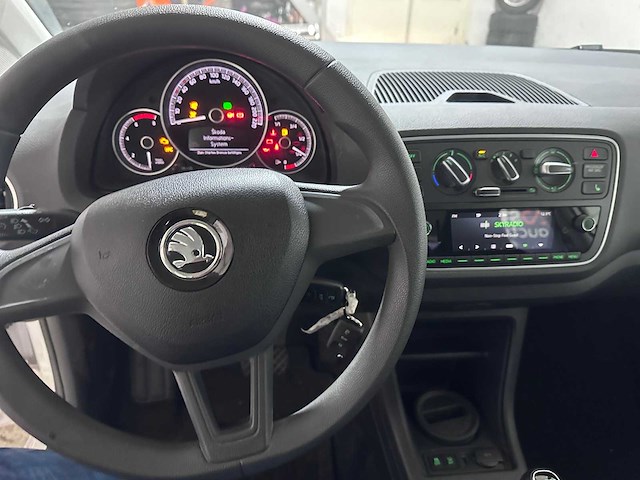 Skoda - citigo - 1.0 greentech style automaaat- jkd-17-h - afbeelding 2 van  23