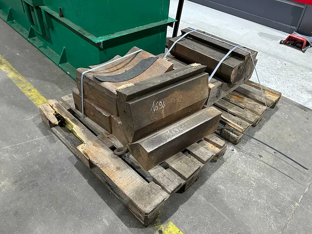 Skoda - coci 200-af - hydraulische pers - 1984 - afbeelding 12 van  13