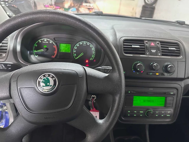 Skoda - fabia - 1.2 drive - 69-kvx-4 - afbeelding 17 van  17