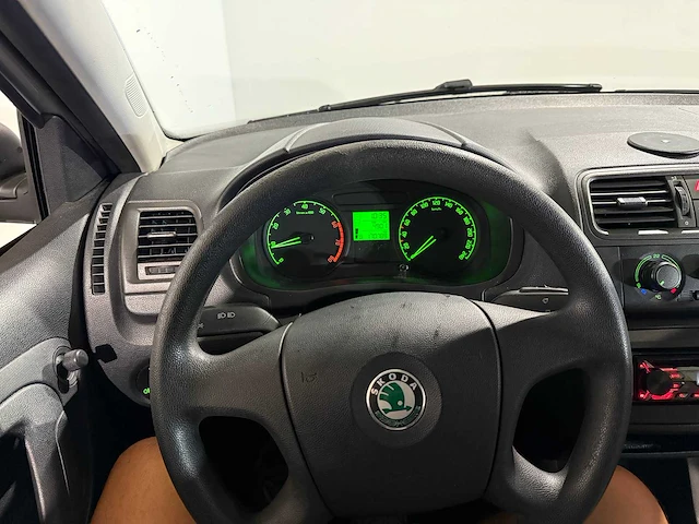 Skoda - fabia - 1.2 plus, 69-hkl-8 - afbeelding 2 van  13