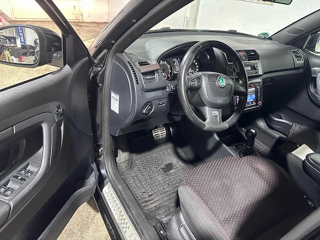 Skoda - fabia - 1.4 tsi rs dsg 180pk- j-537-kl - afbeelding 2 van  27