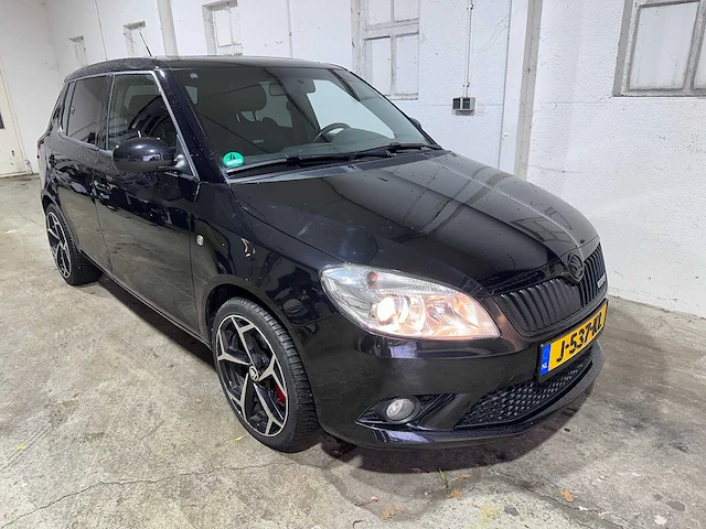 Skoda - fabia - 1.4 tsi rs dsg 180pk- j-537-kl - afbeelding 26 van  27
