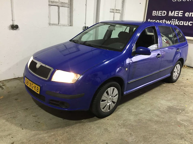 Skoda - fabia combi - 1.2-12v ambiente - 08-xg-kb - afbeelding 1 van  22