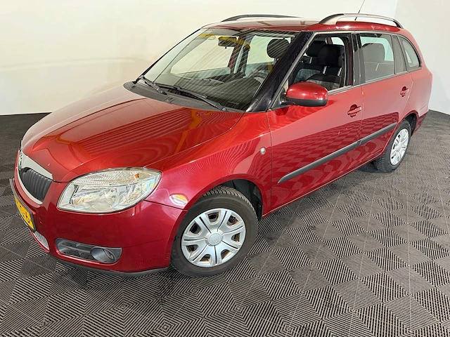 Skoda - fabia combi - 1.2-12v ambiente, 73-hlg-6 - afbeelding 1 van  16