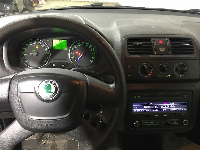 Skoda - fabia combi - 1.2 tdi greenline - 25-lxh-1 - afbeelding 2 van  22