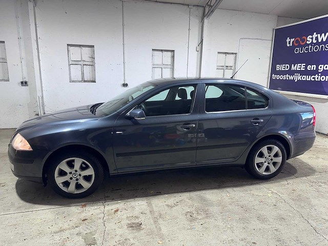Skoda - octavia - 1.6 ambiente bns - 13-hbp-4 - afbeelding 12 van  21