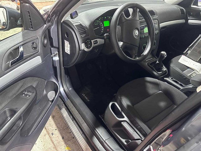 Skoda - octavia - 1.6 ambiente bns - 13-hbp-4 - afbeelding 20 van  21