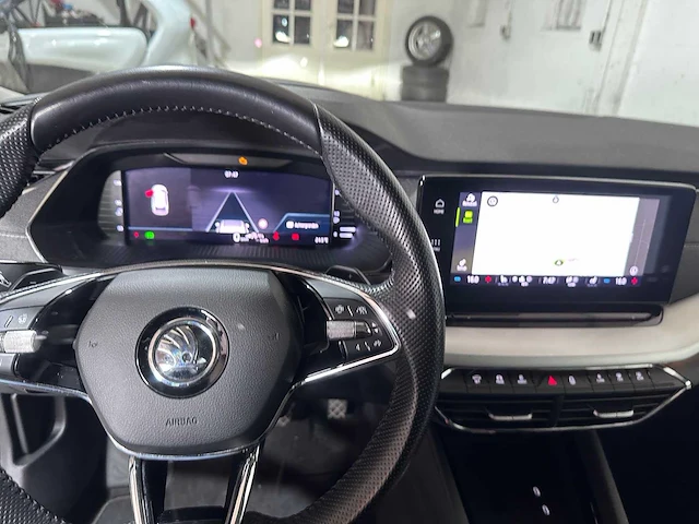 Skoda - octavia - 2.0 tdi - duitse papieren- 20 - afbeelding 2 van  24