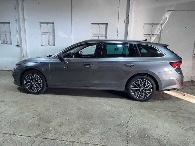 Skoda - octavia - 2.0 tdi - duitse papieren- 20 - afbeelding 12 van  24