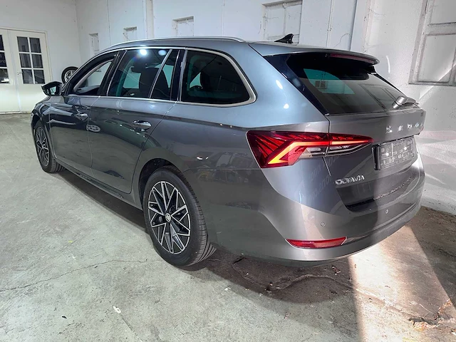 Skoda - octavia - 2.0 tdi - duitse papieren- 20 - afbeelding 18 van  24