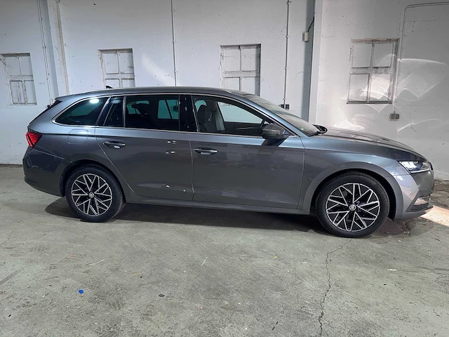 Skoda - octavia - 2.0 tdi - duitse papieren- 20 - afbeelding 21 van  24