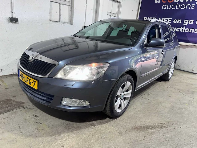 Skoda - octavia combi - 1.4 tsi elegance bns - 48-lfg-7 - afbeelding 1 van  15
