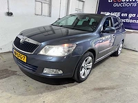 Skoda - octavia combi - 1.4 tsi elegance bns - 48-lfg-7 - afbeelding 1 van  15