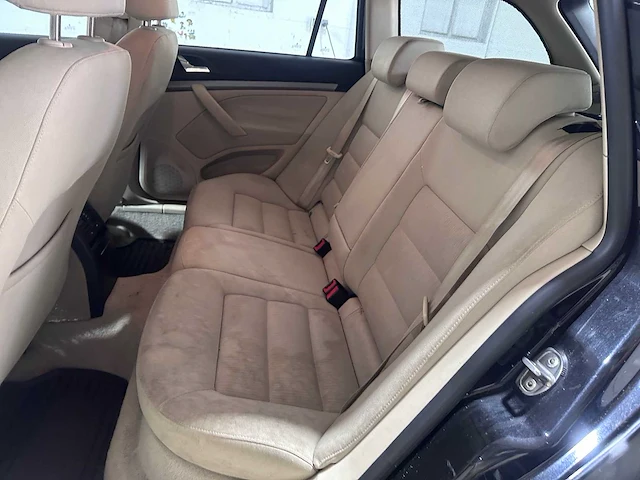 Skoda - octavia combi - 1.6 elegance - 85-sf-rz - afbeelding 4 van  18