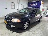 Skoda - octavia combi - 1.6 elegance - 85-sf-rz - afbeelding 1 van  18