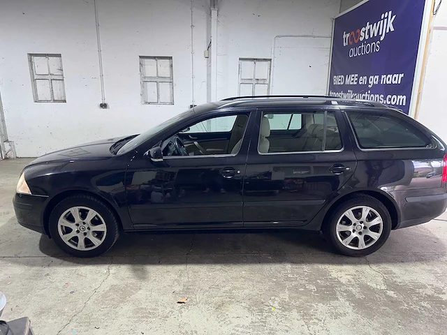 Skoda - octavia combi - 1.6 elegance - 85-sf-rz - afbeelding 11 van  18
