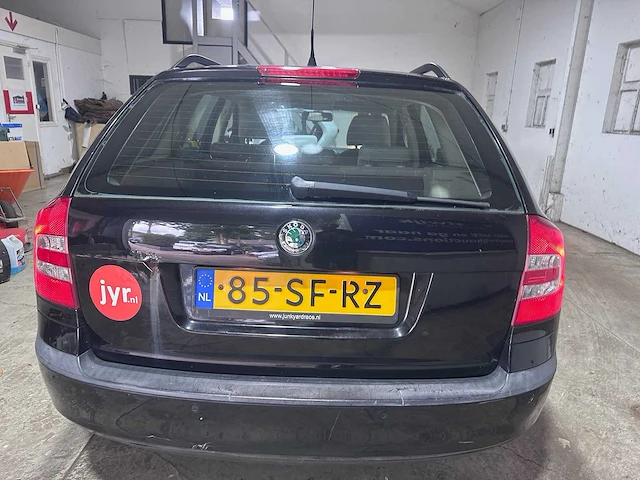 Skoda - octavia combi - 1.6 elegance - 85-sf-rz - afbeelding 13 van  18