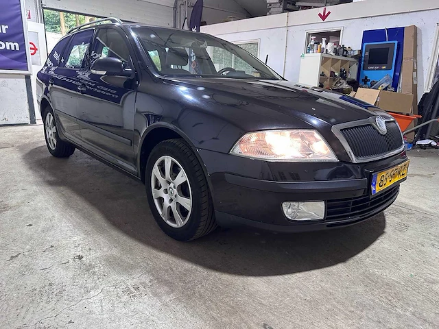 Skoda - octavia combi - 1.6 elegance - 85-sf-rz - afbeelding 15 van  18
