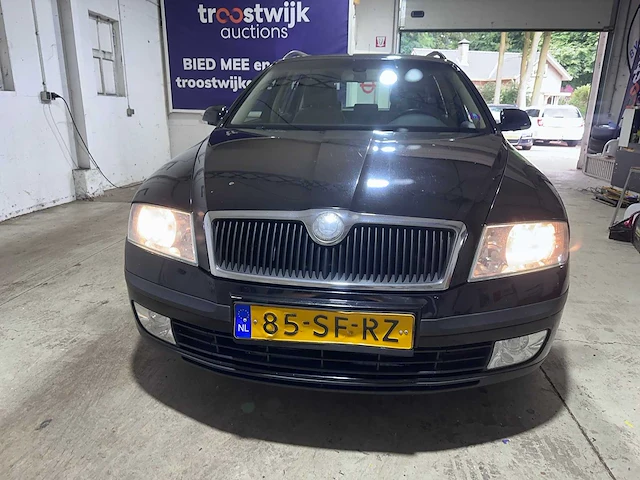 Skoda - octavia combi - 1.6 elegance - 85-sf-rz - afbeelding 16 van  18