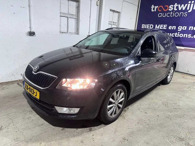 Skoda - octavia combi - 1.6 tdi grt amb. bns - kx-013-j - afbeelding 1 van  21