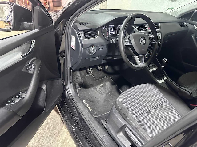 Skoda - octavia combi - 1.6 tdi grt amb. bns - kx-013-j - afbeelding 21 van  21