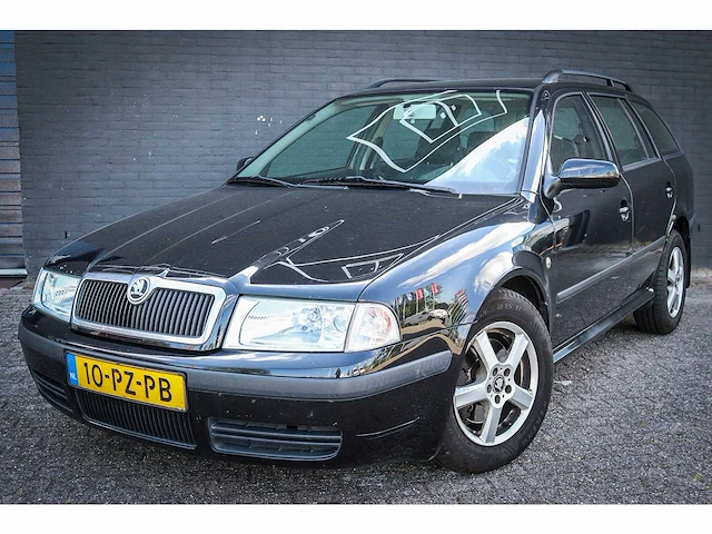 Skoda - octavia combi - 1.8 t tour 10-pz-pb - afbeelding 1 van  21