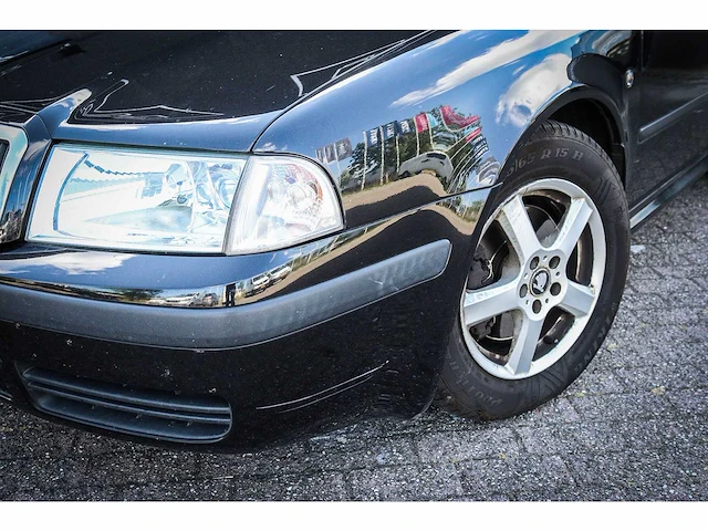 Skoda - octavia combi - 1.8 t tour 10-pz-pb - afbeelding 15 van  21