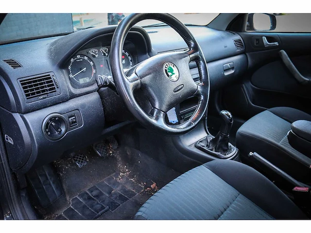 Skoda - octavia combi - 1.8 t tour 10-pz-pb - afbeelding 17 van  21