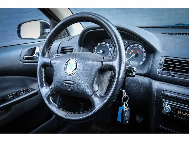 Skoda - octavia combi - 1.8 t tour 10-pz-pb - afbeelding 21 van  21