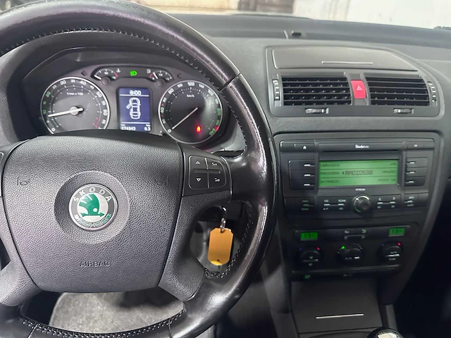 Skoda - octavia combi - 2.0 fsi elegance - 50-rj-nh - afbeelding 2 van  22