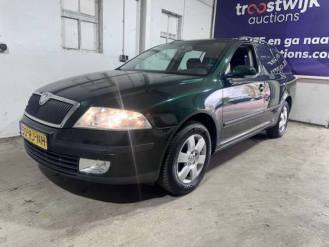 Skoda - octavia combi - 2.0 fsi elegance - 50-rj-nh - afbeelding 1 van  22