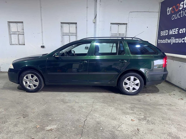 Skoda - octavia combi - 2.0 fsi elegance - 50-rj-nh - afbeelding 12 van  22