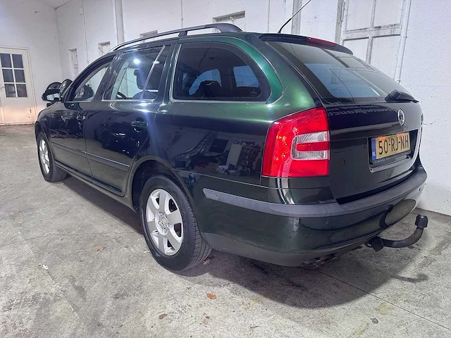 Skoda - octavia combi - 2.0 fsi elegance - 50-rj-nh - afbeelding 16 van  22