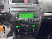Skoda - octavia combi - 2.0 fsi elegance - 50-rj-nh - afbeelding 6 van  22
