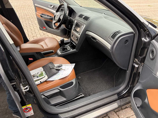 Skoda - octavia combi - elegance business line - personenauto - afbeelding 13 van  19
