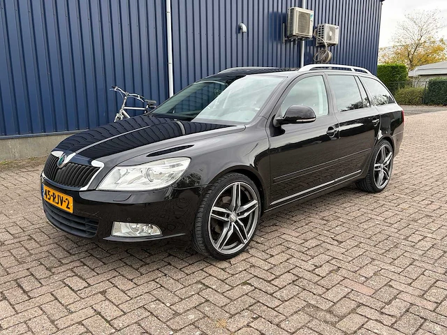 Skoda - octavia combi - elegance business line - personenauto - afbeelding 1 van  19