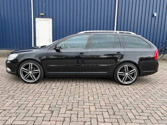 Skoda - octavia combi - elegance business line - personenauto - afbeelding 2 van  19