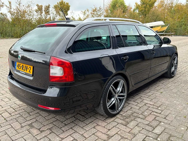 Skoda - octavia combi - elegance business line - personenauto - afbeelding 4 van  19