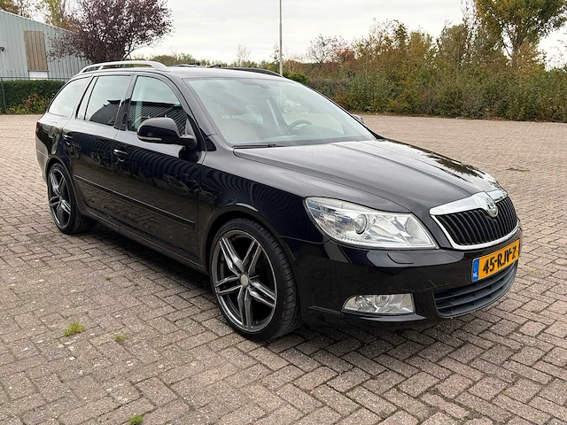 Skoda - octavia combi - elegance business line - personenauto - afbeelding 5 van  19