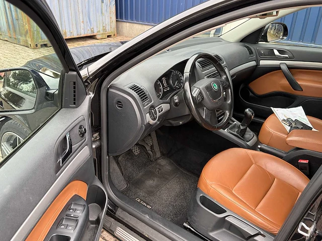 Skoda - octavia combi - elegance business line - personenauto - afbeelding 7 van  19