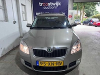 Skoda - roomster - 1.6-16v comfort - 95-xn-rv - afbeelding 1 van  17
