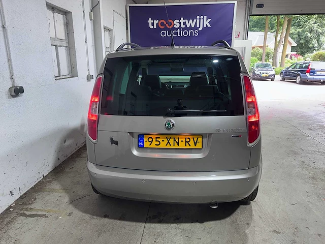 Skoda - roomster - 1.6-16v comfort - 95-xn-rv - afbeelding 10 van  17