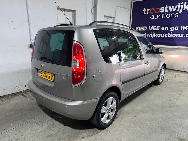Skoda - roomster - 1.6-16v comfort - 95-xn-rv - afbeelding 11 van  17